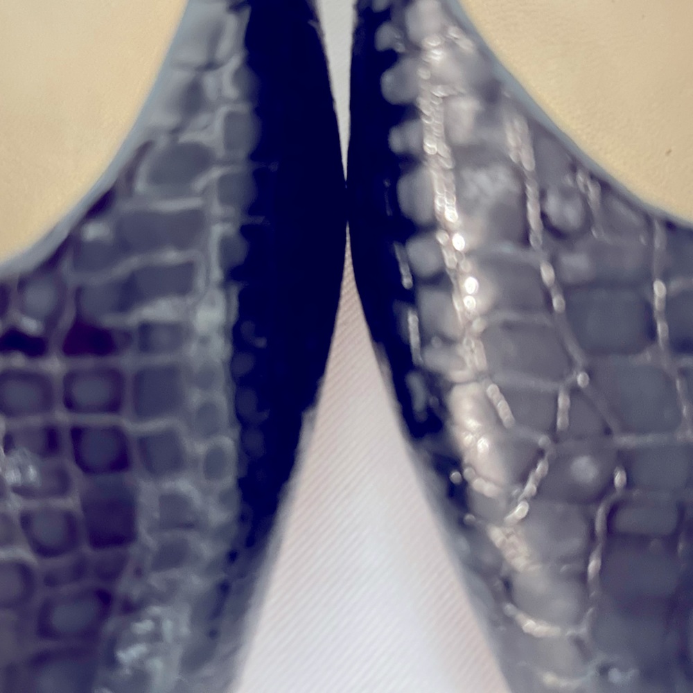 Etienne Aigner Size 8 Croc Embossed Blue Leather Pump